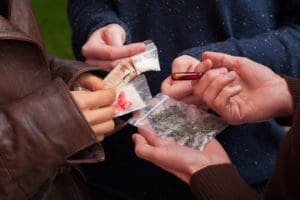drug paraphernalia being handled representing the need for a criminal defense attorney or abogado de defensa criminal